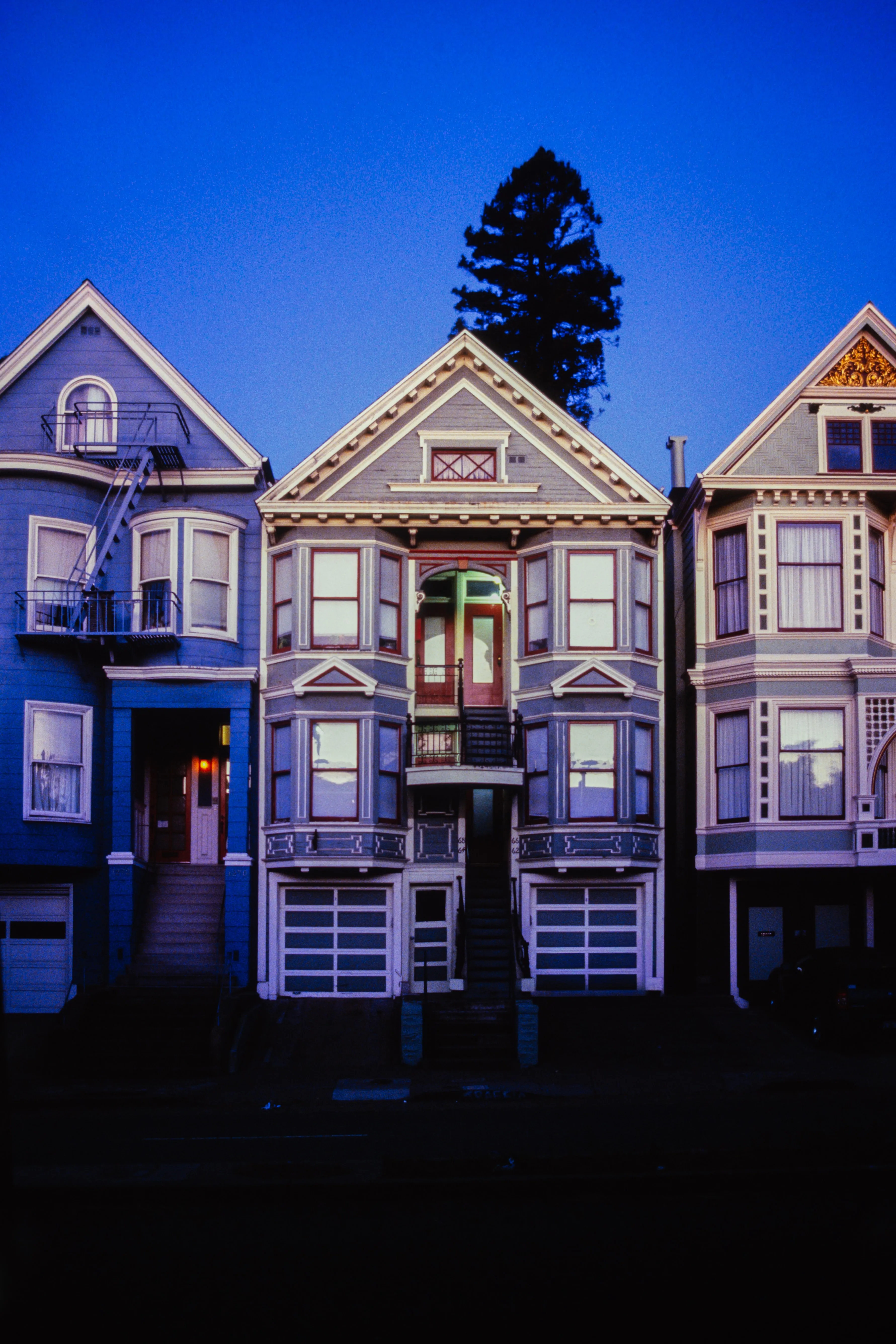 San Francisco Painted Lady at twilight (Ektachrome, replaces earlier scan)